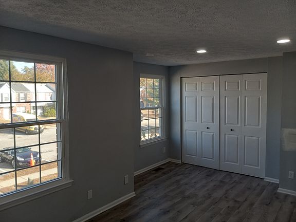 3rd image of 68 Vanderbilt Ct