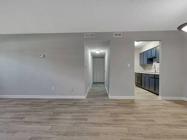 Springhurst East Apartments — Photo 17