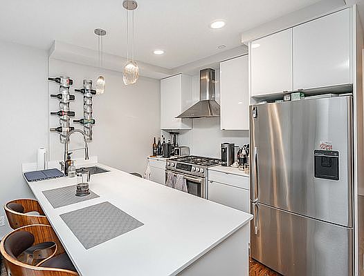 3rd image of 2513 27th St #4C