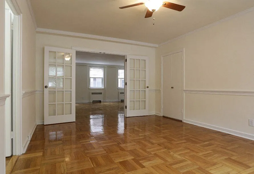 The Mayfair Apartments — Photo 3