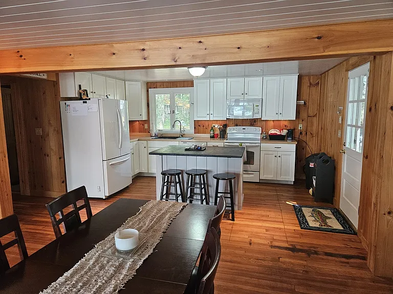 353 Mica Point Rd — Photo 5