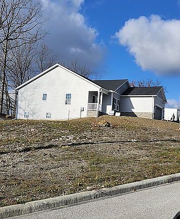 3rd image of 25 Blue Heron Ct