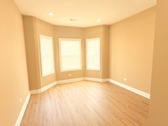 5th image of 9738 S Avenue L #1