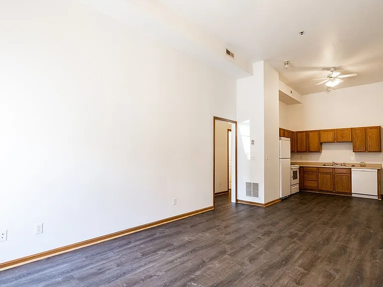 Pinnacle Heights Apartments — Photo 17