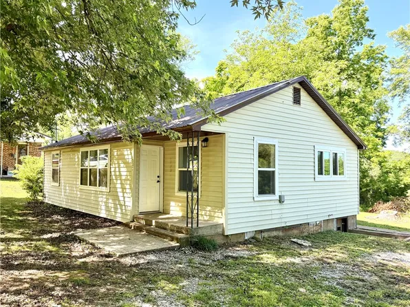 306 S Parrott Dr, Huntsville, AR 72740