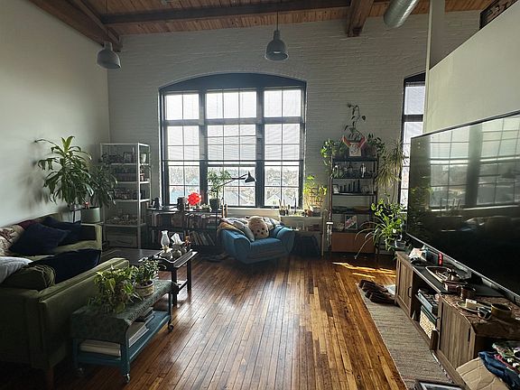 2nd image of 36 Cromwell St #402
