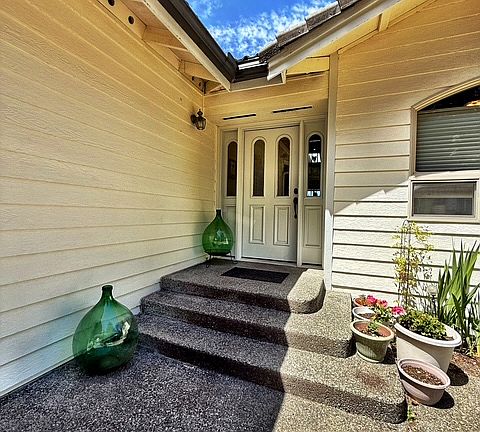 2nd image of 634 NE Dawn Rd
