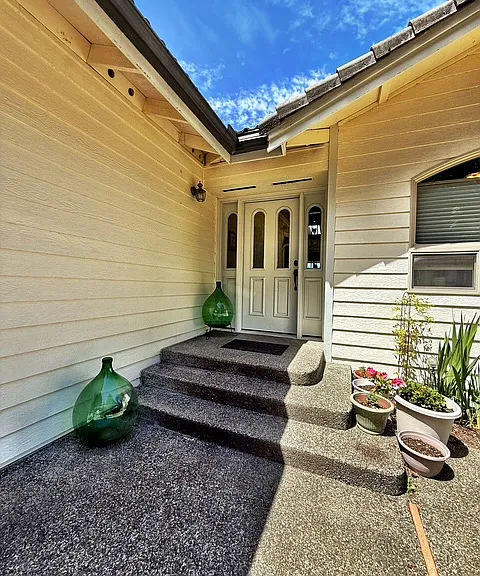 634 NE Dawn Rd — Photo 2