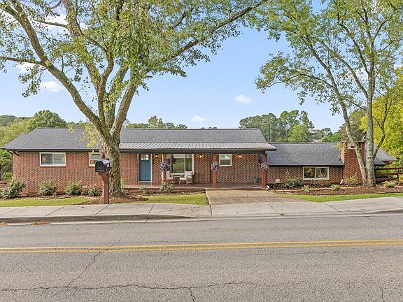 2nd image of 4526 Oakwood Dr