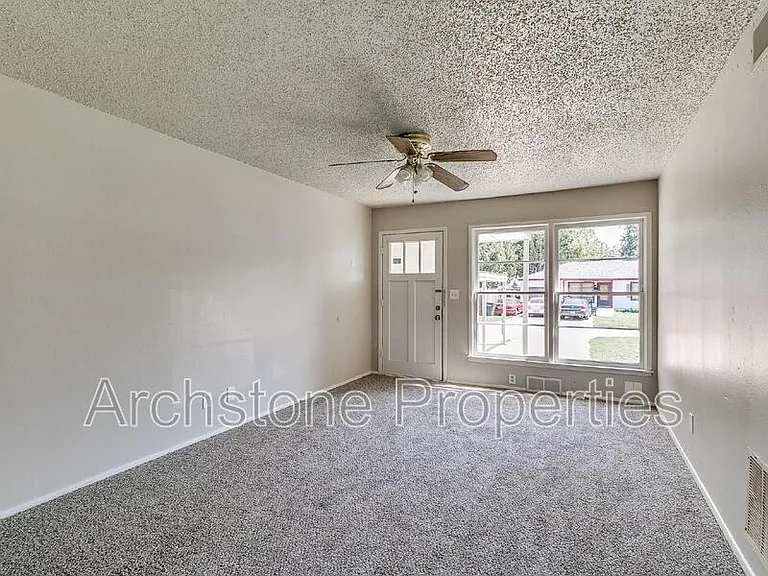 2305 Mustang St — Photo 5