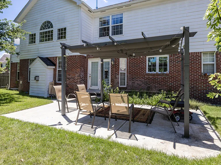 5889 Pebblestream Dr — Photo 4
