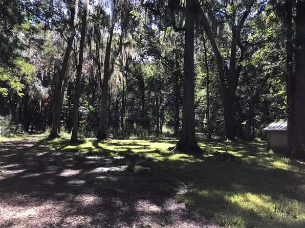 320 White Oak Pl, Woodbine, GA 31569