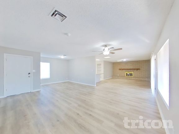 3rd image of 823 W Juanita Cir