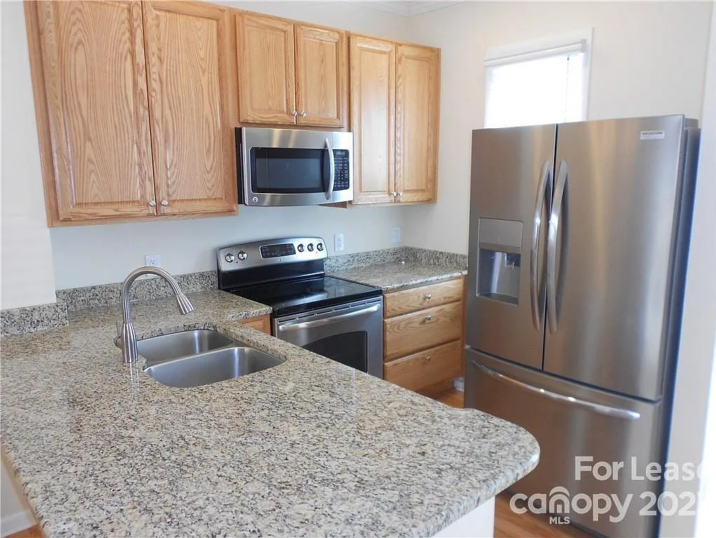 2 bed, 2.5 bath, 1100 sqft, $3,000 — Photo 2