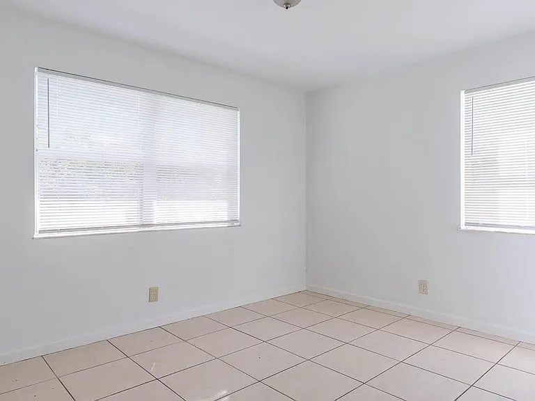 314 E Gateway Blvd — Photo 19
