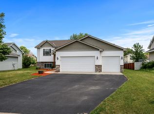909 S Cedar St, Belle Plaine, MN 56011
