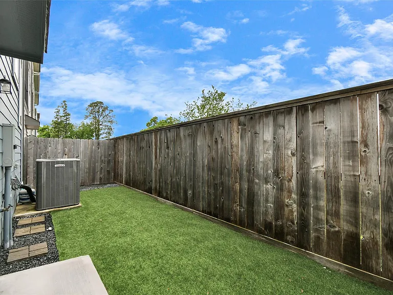 11012 Mikula Dr — Photo 6
