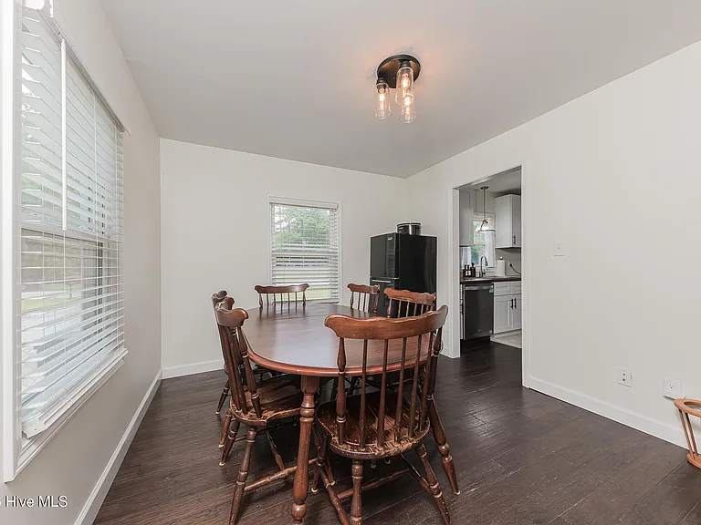 670 Queens Creek Rd — Photo 14