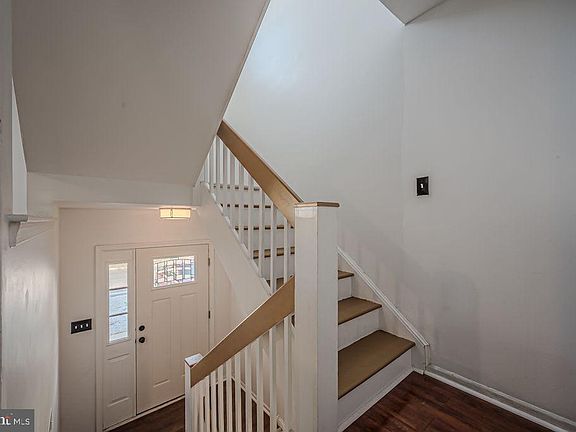 3rd image of 115 Valerie Ln