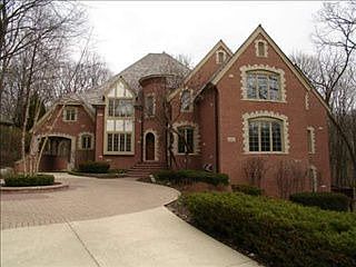 1st image of 834 Fox Glen Dr