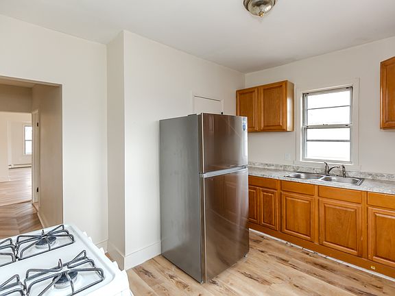 4th image of 116 Miller Ave #3