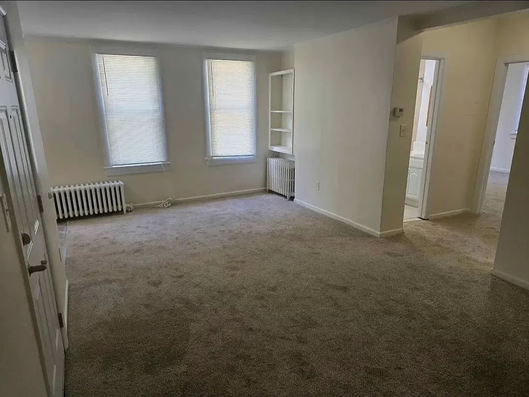 2 bed, 1000 sqft, $1,300 — Photo 3