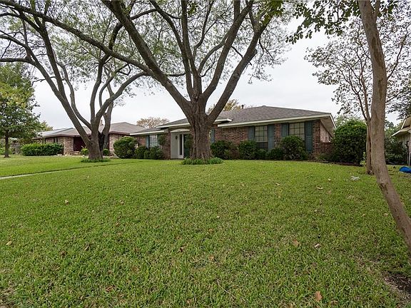 2nd image of 1105 W Park Dr