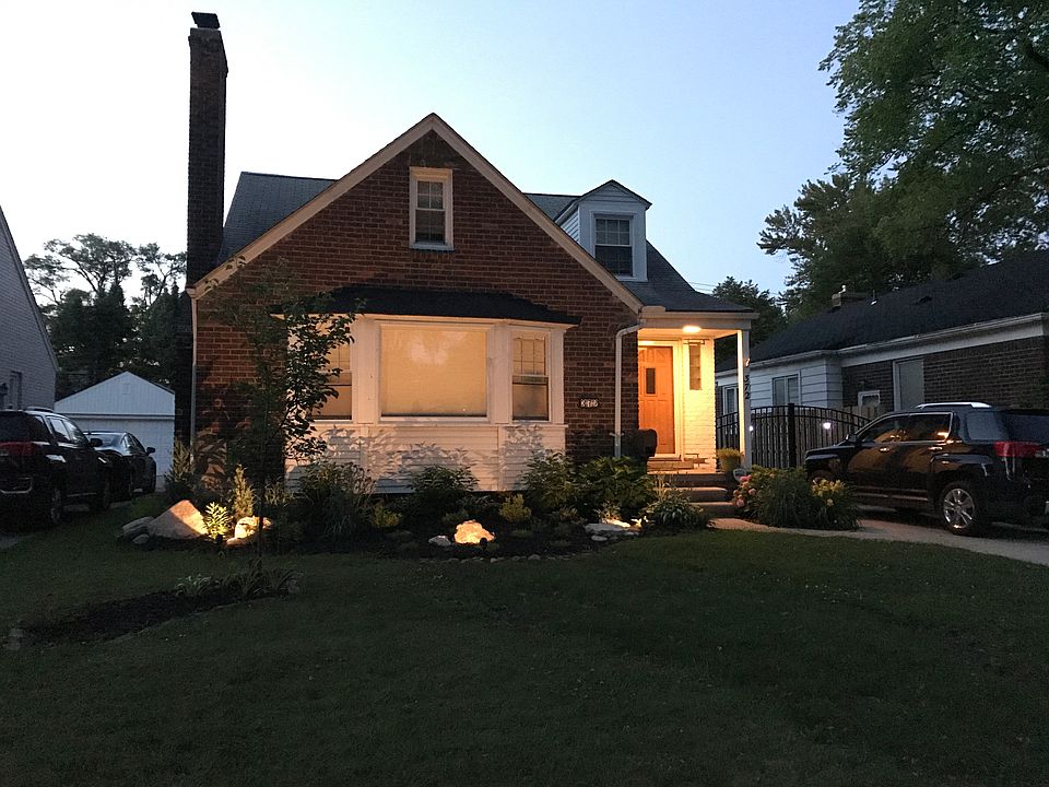 2nd image of 372 Ridgemont Rd