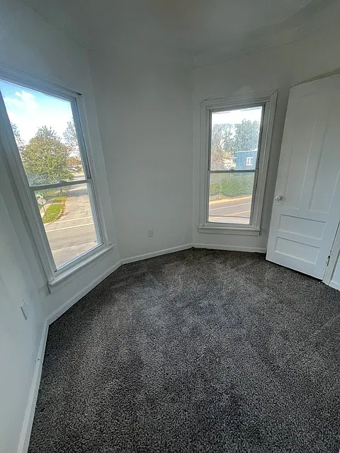 4 bed, 1.5 bath, 1000 sqft, $1,400 — Photo 2