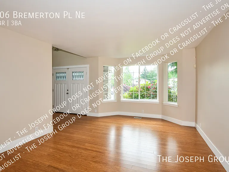 706 Bremerton Pl NE — Photo 3