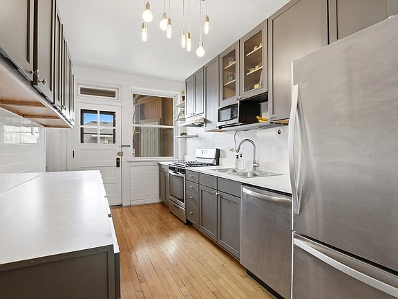 4th image of 434 S Lombard Ave APT 2
