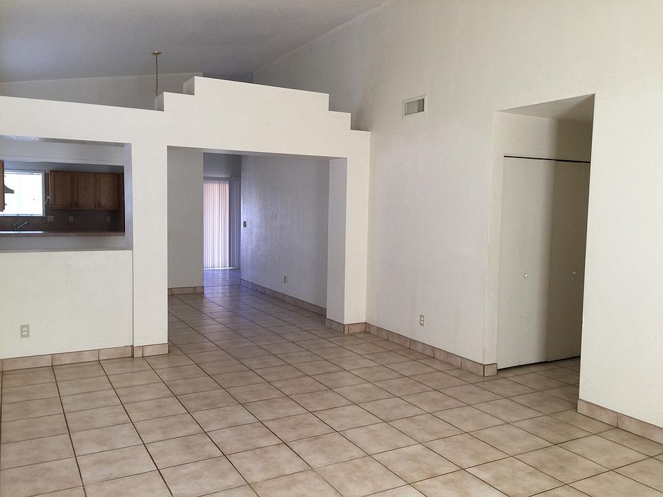 2nd image of 1640 N Amberbrooke Ave