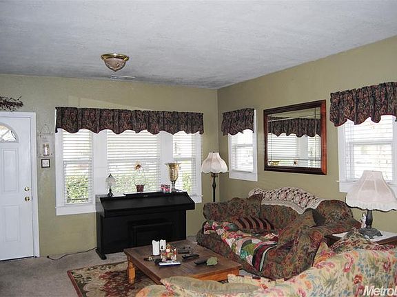 3rd image of 301 Berkeley Ave