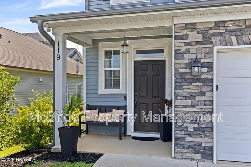 4 bed, 3.0 bath, 2136 sqft, $2,200 — Photo 2