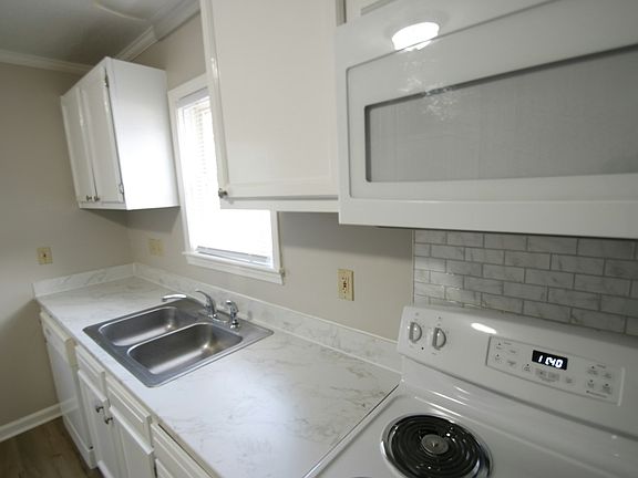 Renovations currently being done.Pictures are representative