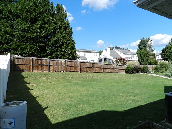 5th image of 106 Brenleigh Ct