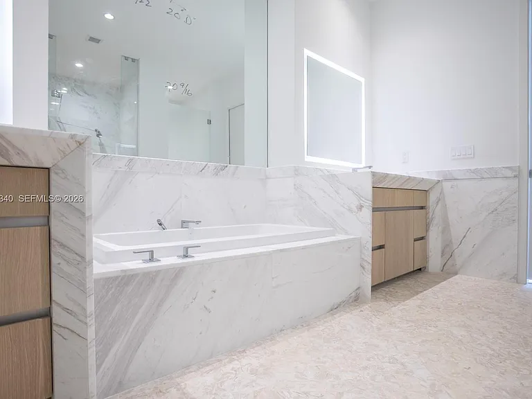 2821 S Bayshore Dr #20D — Photo 25