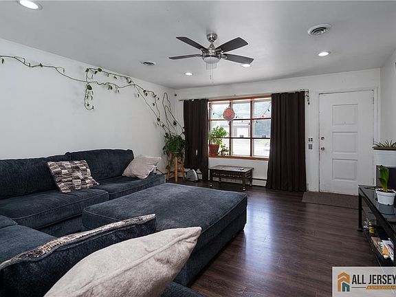 2nd image of 984 New Dover Rd