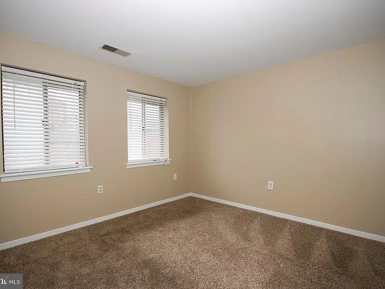 10 W Lee St #B-R72 — Photo 12