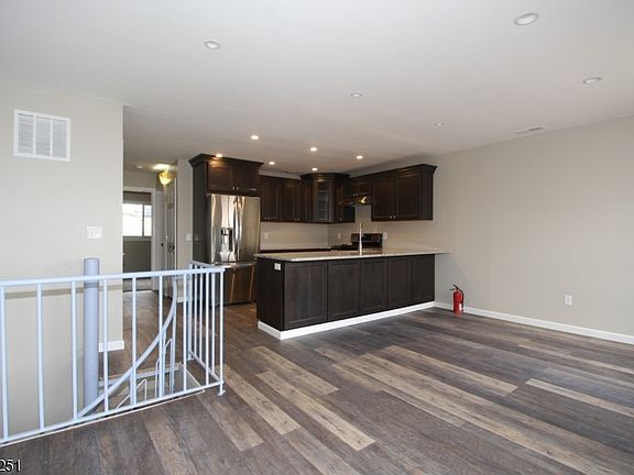 4th image of 6 Steamboat Dr Unit 3