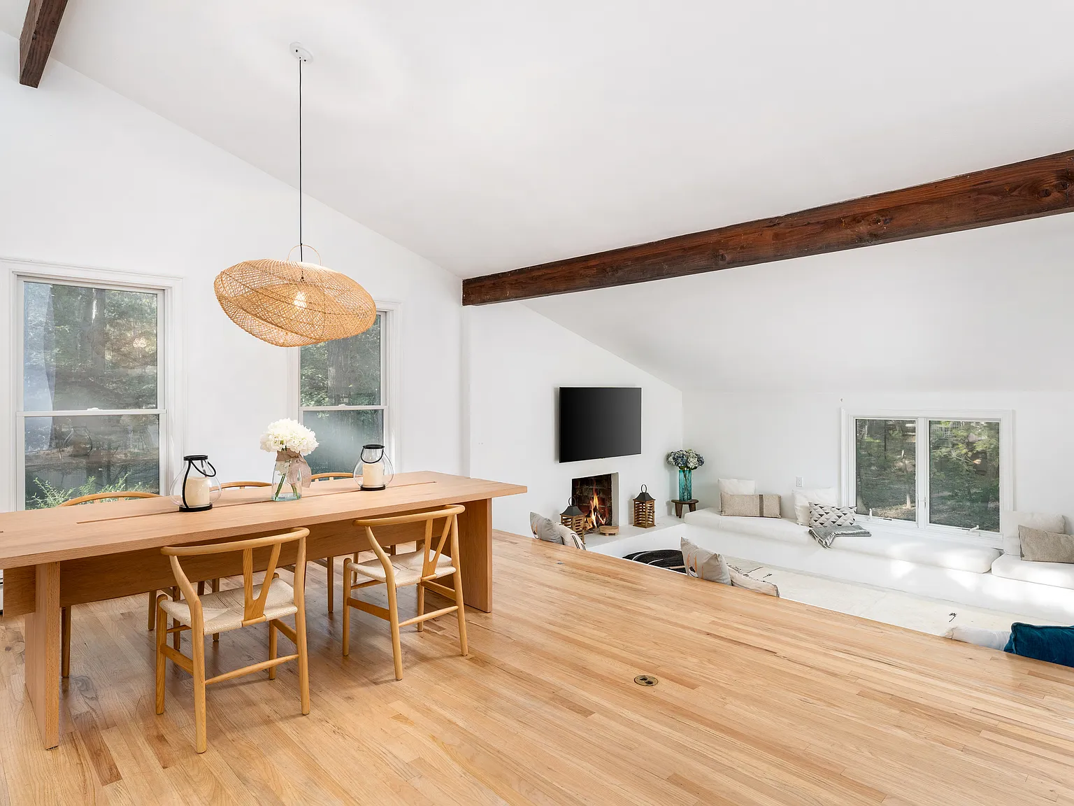 Quiet Contemporary in the Springs — Photo 3