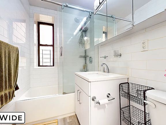 4th image of 137 E 38th St APT 1F