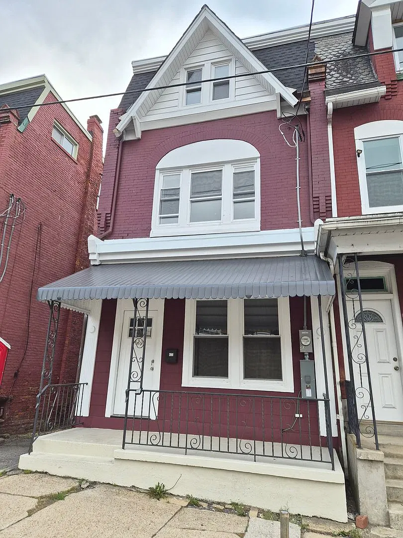 Move-In Ready Now! Completely Renovated 4 Bedrooms Home for Rent. — Photo 2