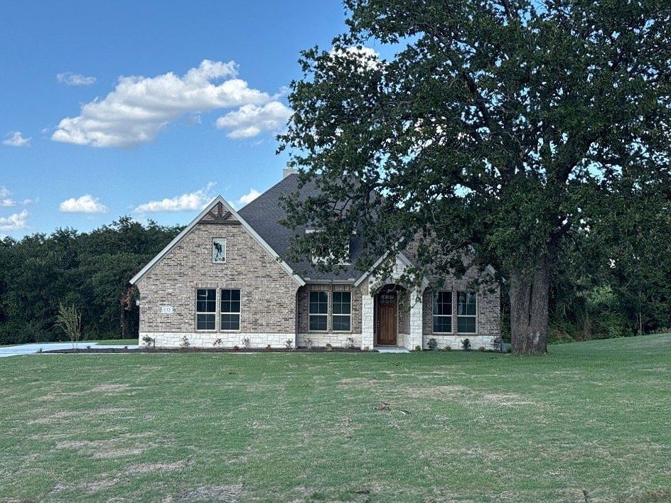 1st image of 132 Oak Grove Way