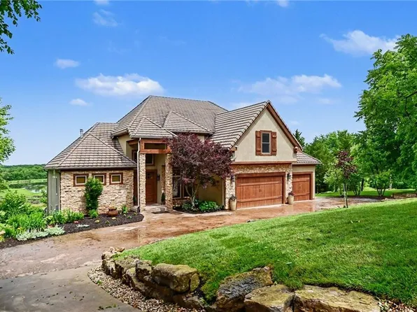 18890 W 252nd St, Paola, KS 66071
