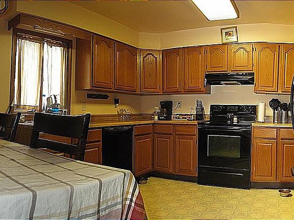 3rd image of 407 N Morton Ave