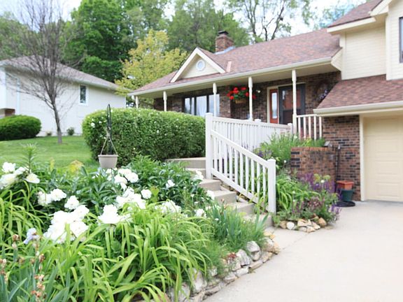 3rd image of 4419 Appletree Ct