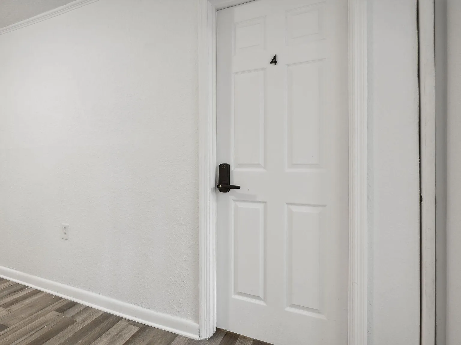 4 bed, 2.0 bath, 1400 sqft, $793 — Photo 3