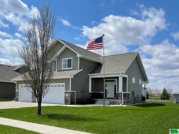 705 Kingston Cir, Sergeant Bluff, IA 51054