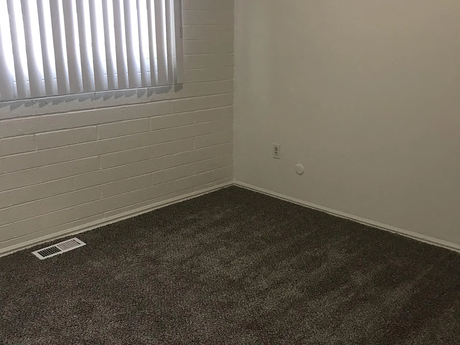 260 N. 100 E. - SC - 5 — Photo 2